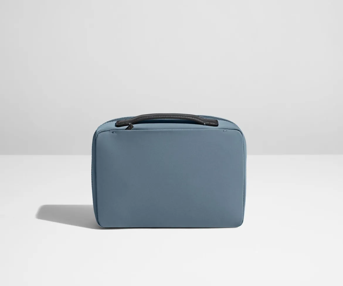 The Small Toiletry Bag in Coast Blue
